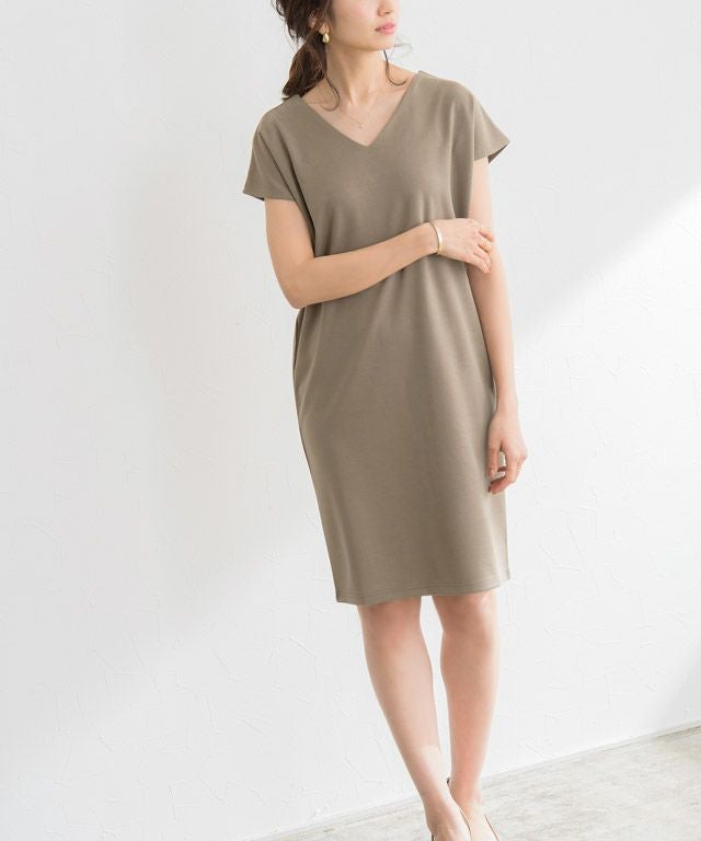 Vネックフレンチスリーブポンチワンピース