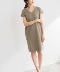 Vネックフレンチスリーブポンチワンピース