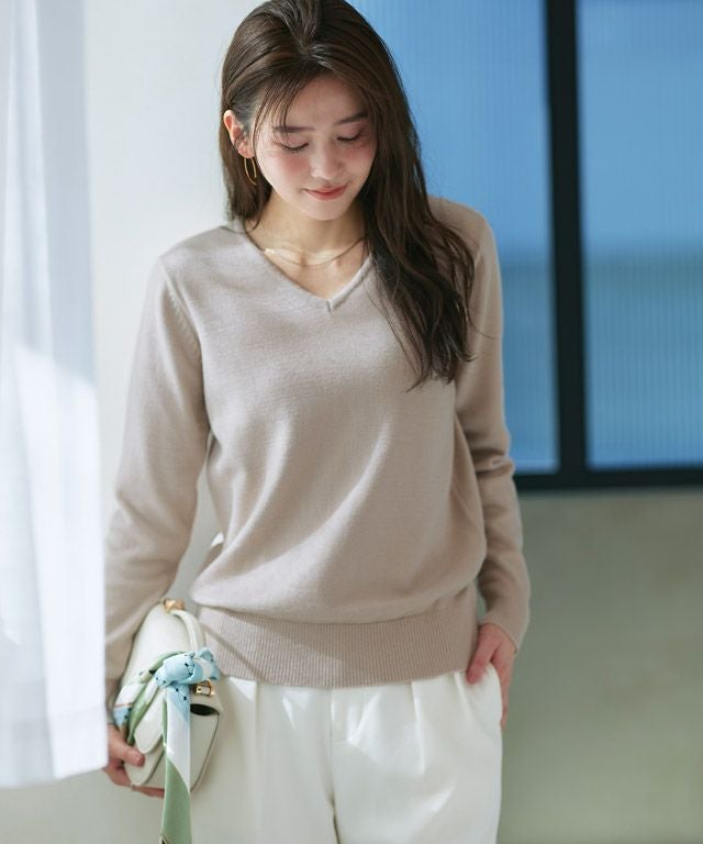 166cm / ライトグレージュ / Vネック / M