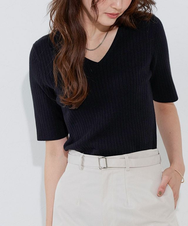 166cm / ブラック / Vネック / M