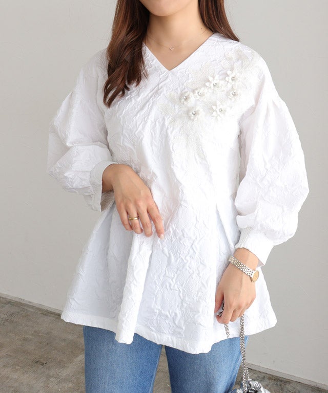 フラワーレース付きジャカードブラウス