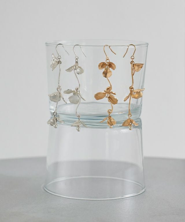 フラワーウェーブピアス