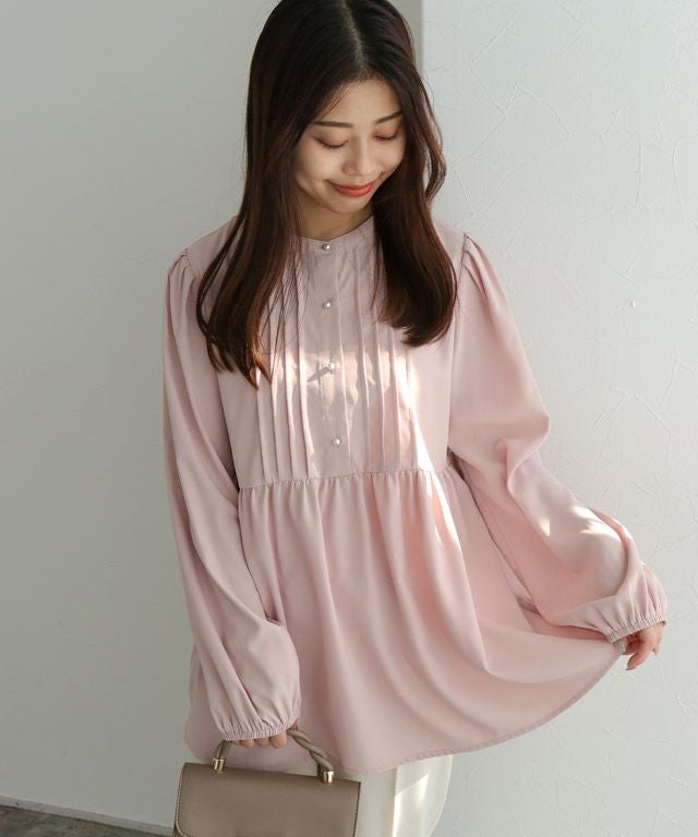 sono ピンクベージュ　オケージョン　ペプラムブラウス　パールボタン Sono - sono ピンクベージュ オケージョン ペプラムブラウス パール