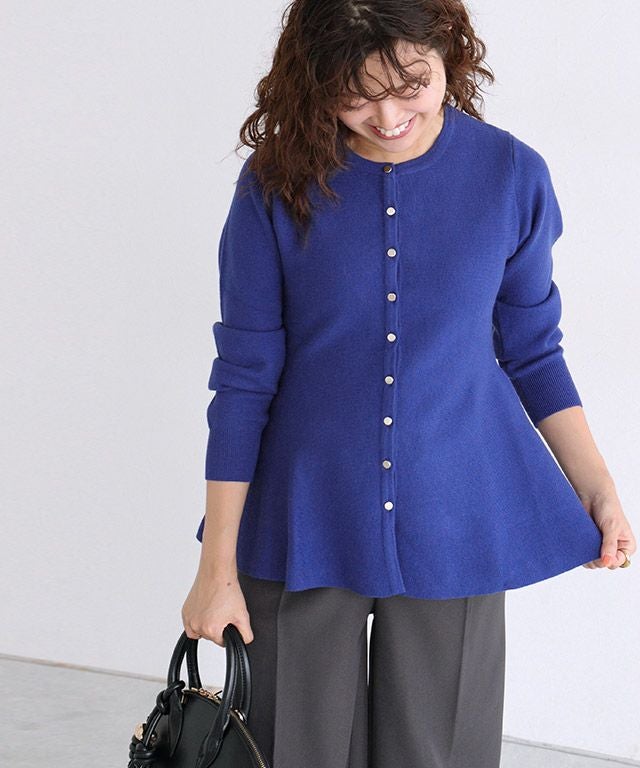 【新品】hitomi ゴールドボタンペプラムニット　ネイビー　低身長 ゴールドボタンペプラムカーディガン【Pierrot】 | 【公式】Pierrot