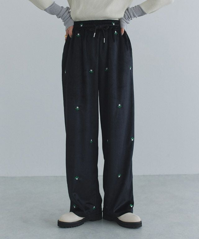 [ECLAM] フラワー刺繍ベロアワイドパンツ