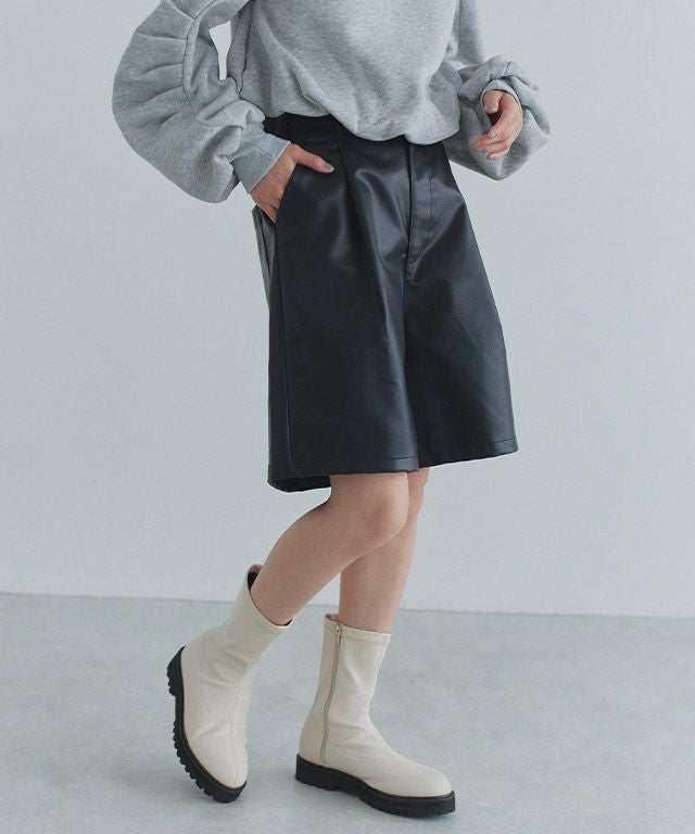 [ECLAM] フェイクレザータックハーフパンツ