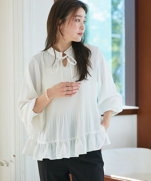 Katie 今期 新品 BEAR FAB ピエロブラウス ベージュ バックフレアデザインTブラウス ブラウス シャツ[品番：PRTW0002254
