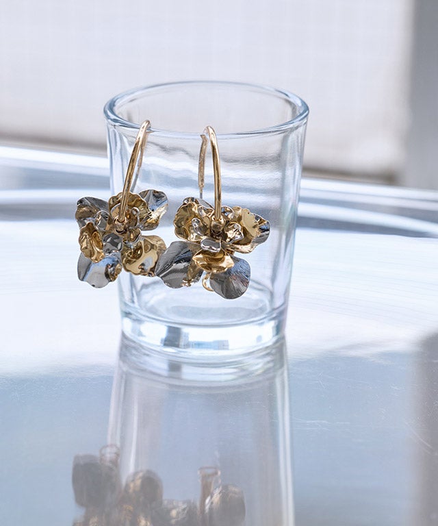 フラワーフープピアス