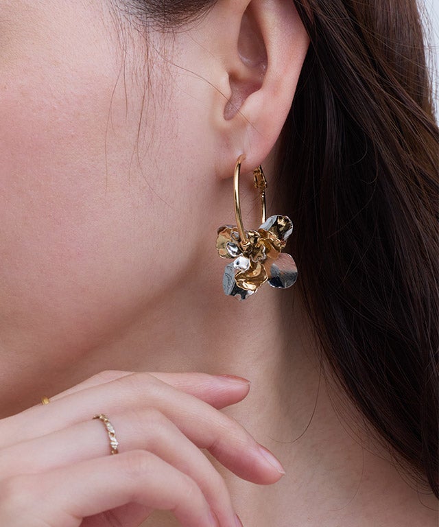フラワーフープピアス